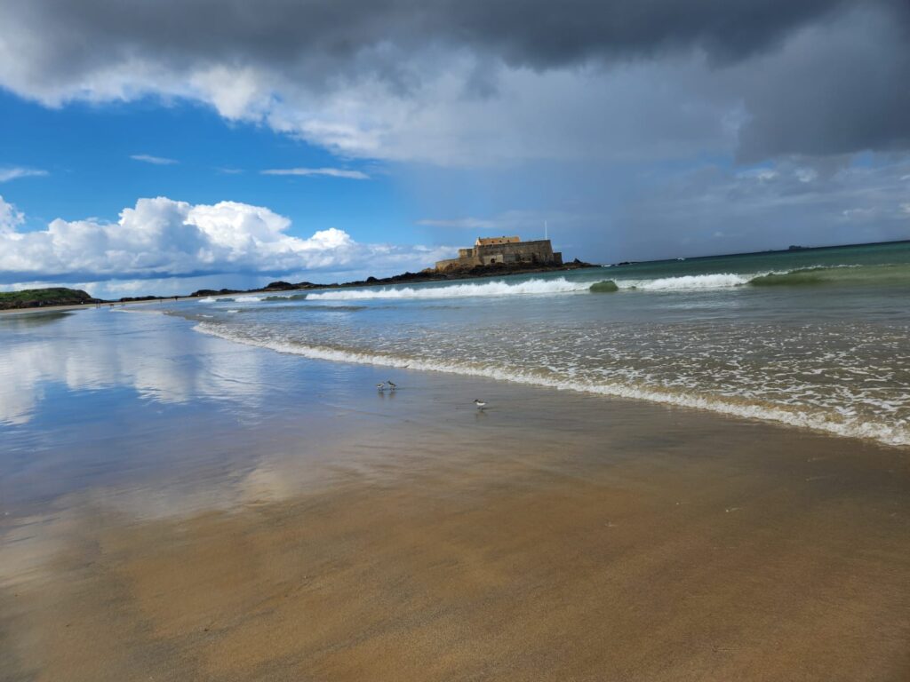 Paysage de front de mer situé en Bretagne